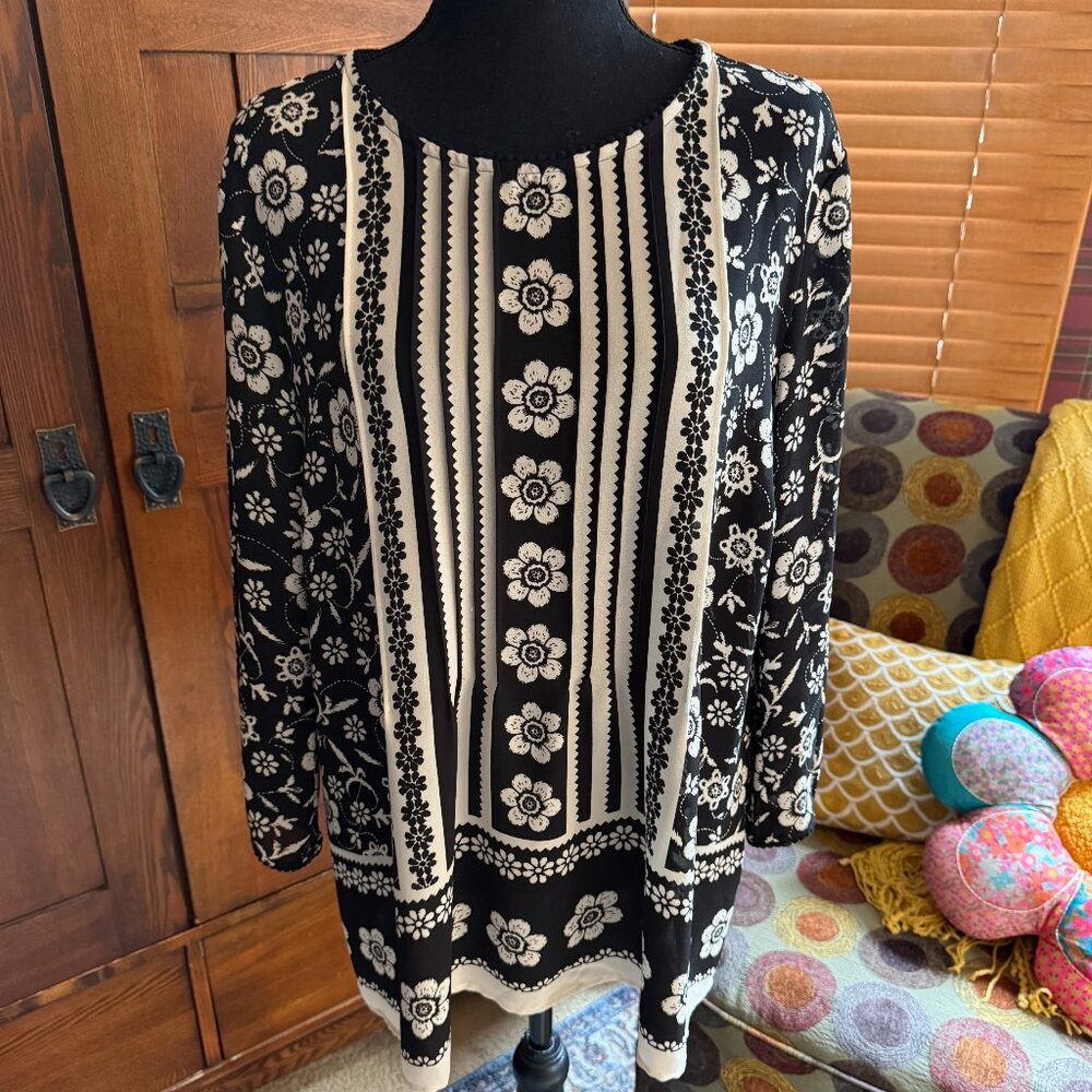J. Jill Long Sleeve Black and White Floral Print Tunic Blouse